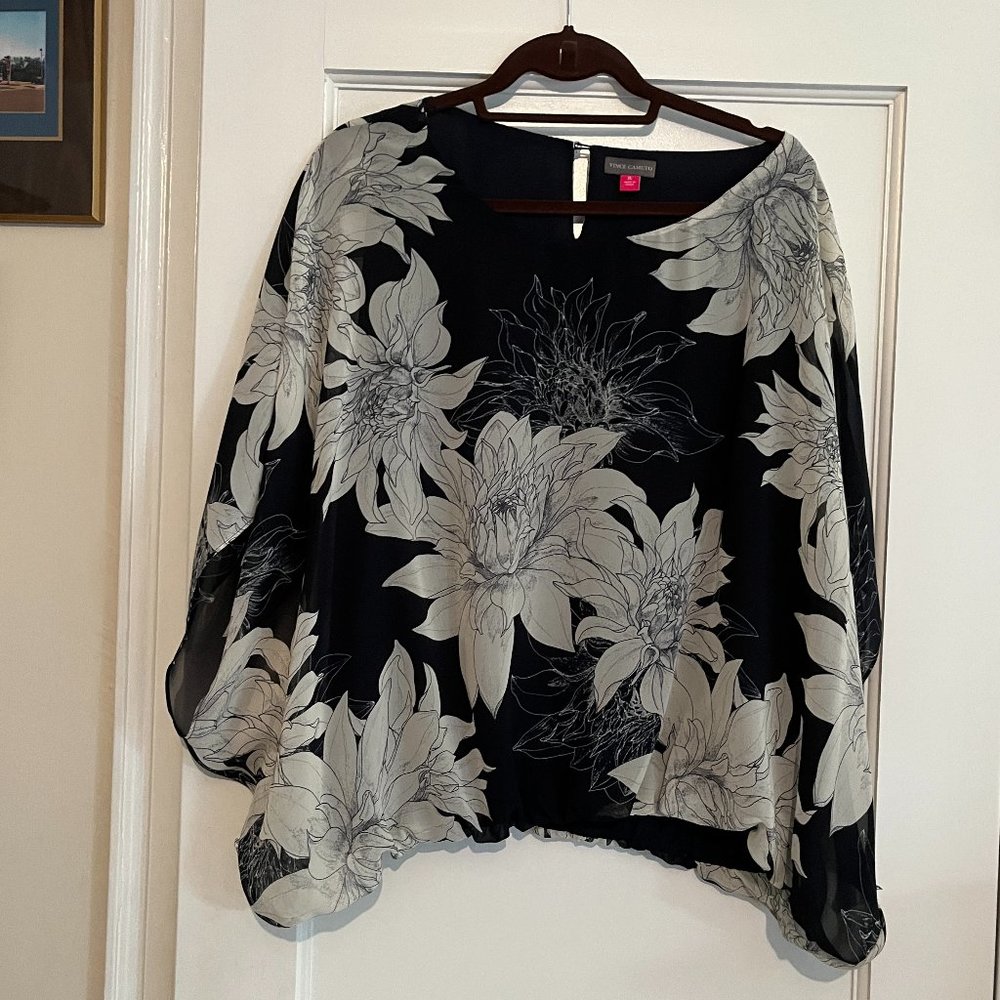 Vince Camuto XL Navy and White Floral Blouse – Never Worn